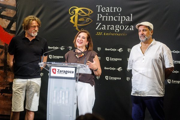 Protagonistas de Asesinato en el Orient Express en Zaragoza durante la presentación en el Teatro Principal.