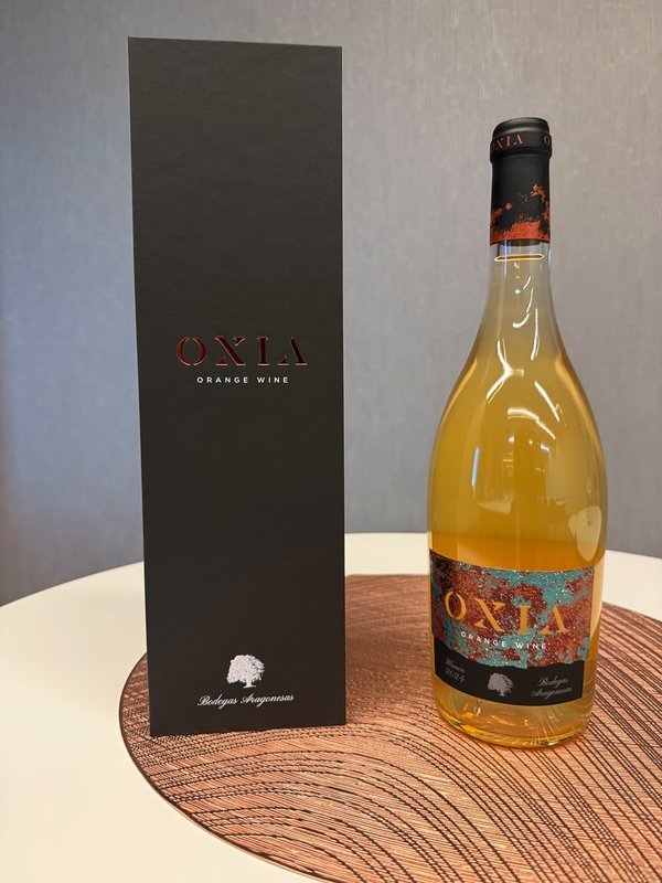 Orange wine Bodegas Aragonesas OXIA con su estuche, edición limitada de 6000 botellas