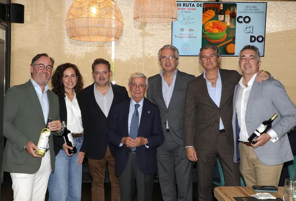 Fotos de familia de organizadores y sponsors de la ruta del cocido