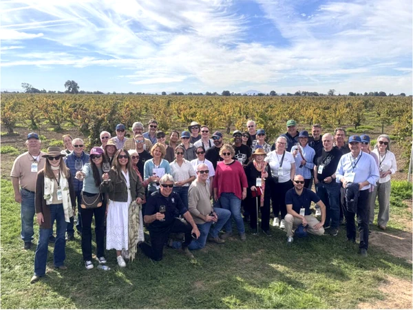 Intervención técnica en la sesión central de la Old Vine Conference. Foto de familia