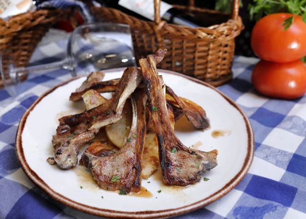 Chuletillas de Ternasco de Aragón a la brasa en El Fuelle Zaragoza
