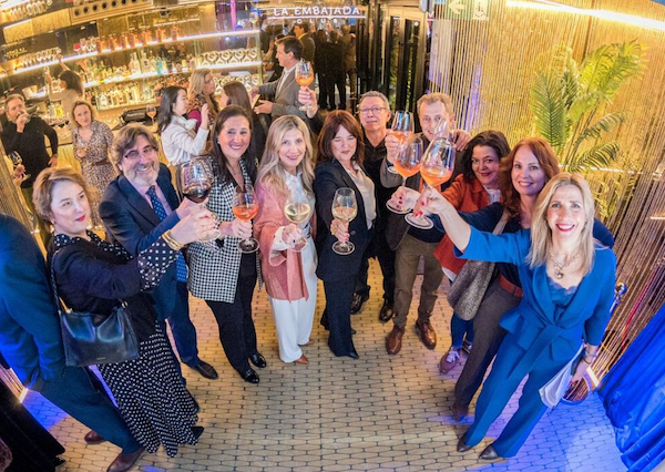 Brindis por la alianza entre inmobiliaria Gabá y La Caridad