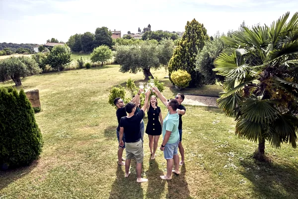 Bus del Vino Somontano 2026, brindis en la Ruta del Vino Somontano con paisaje de la comarca