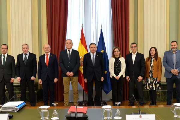 Reunión ministro de Agricultura y CECRV: foto oficial tras el encuentro en Madrid.