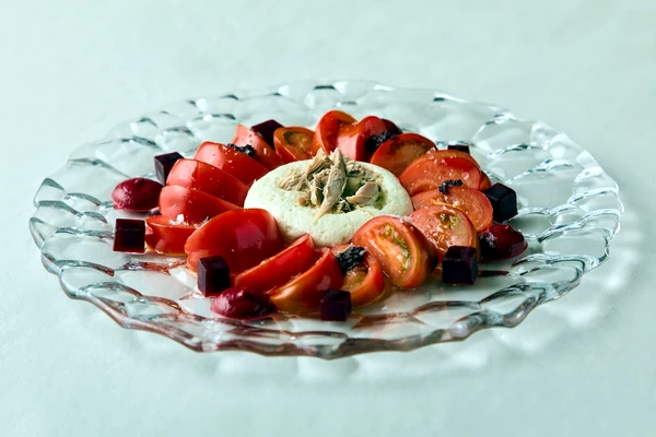 Ensalada de tomate de temporada y codorniz escabechada en Aragonia Palafox
