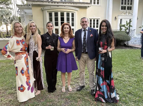 Entrega reconocimiento feria de Sevilla en Miami autoridades y organización