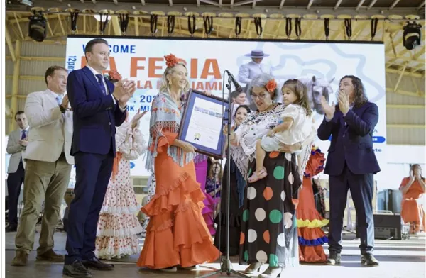 Entrega reconocimiento feria de Sevilla en Miami autoridades