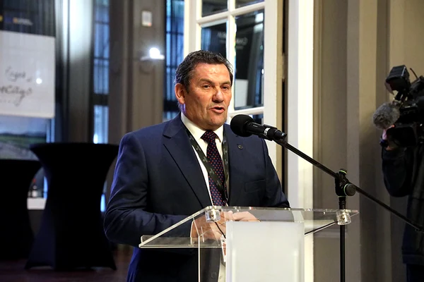  Eduardo Ibáñez, presidente del CRDO Campo de Borja, durante la inauguración de la muestra.