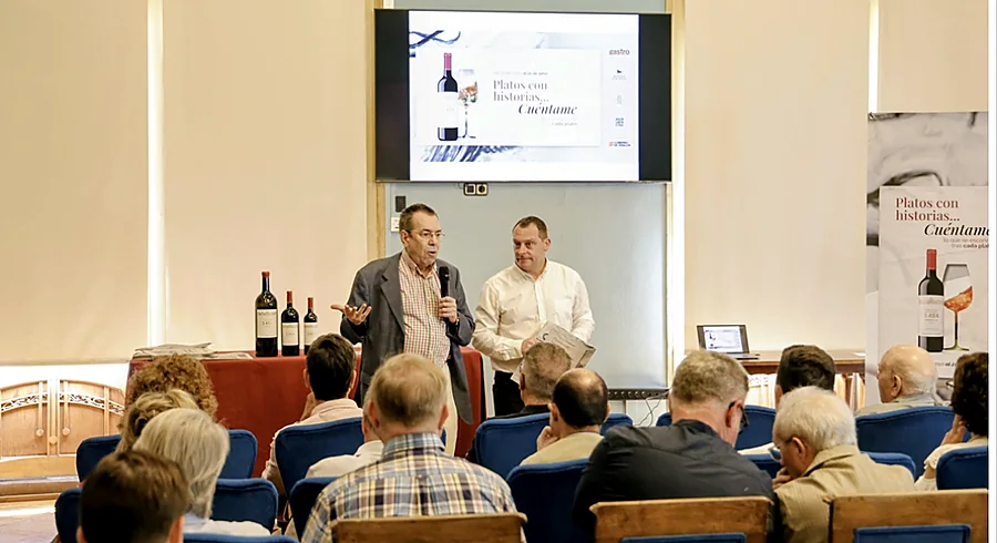 Presentación de la nueva edición de Platos con Historias en el histórico Salón Azul del Casino de Huesca. Foto: Gabi Orte “Chilindrón”.