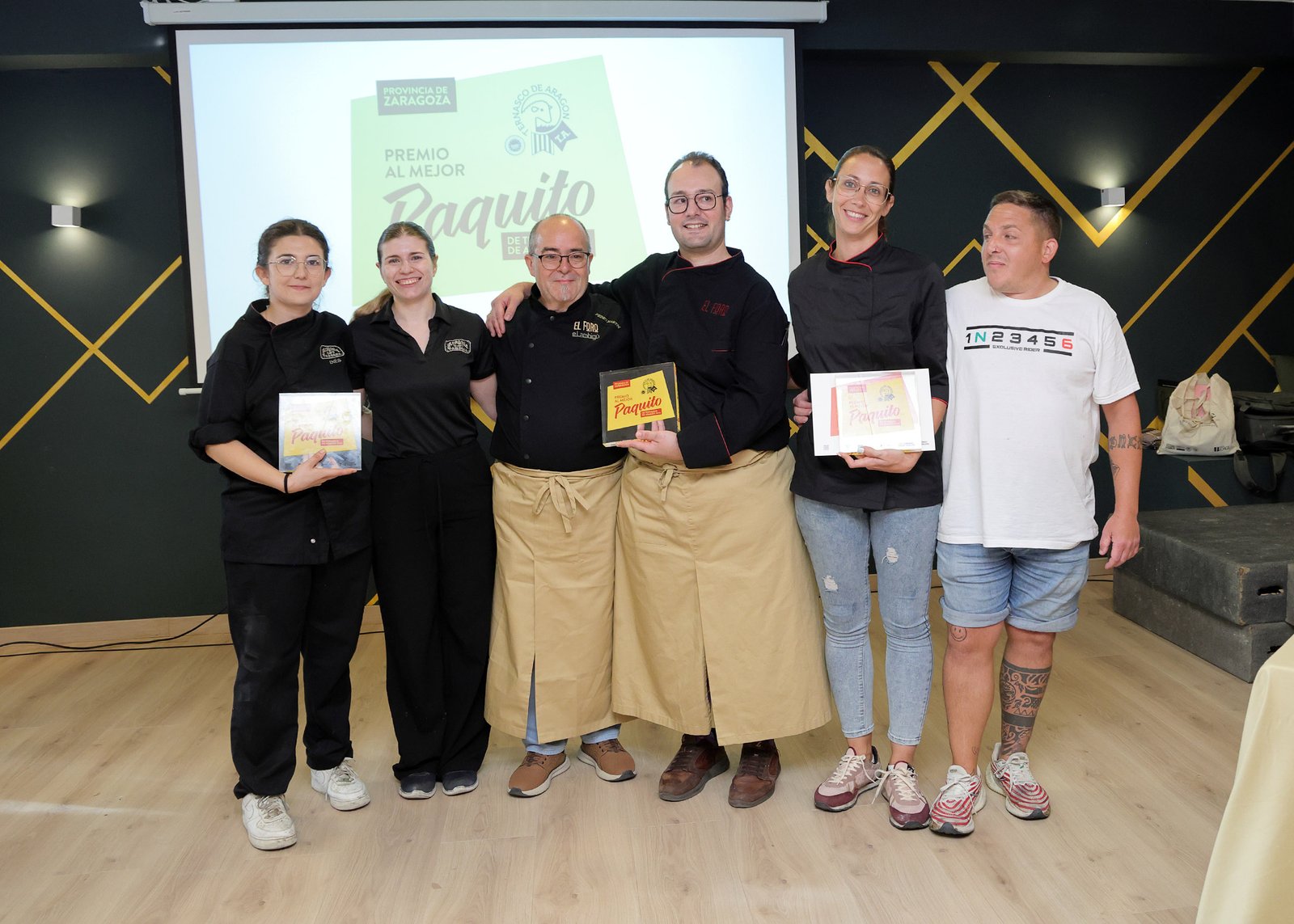 Representantes de los establecimientos premiados en la final de la Ruta del Paquito de Ternasco de Aragón 2026
