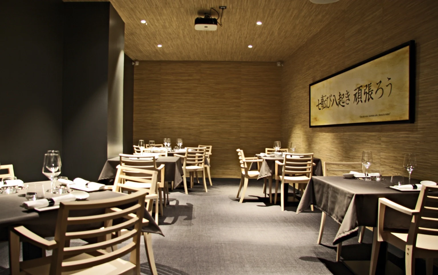 Interior del restaurante Bokoto en Zaragoza.