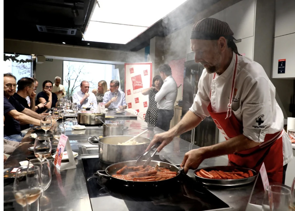 Demostración gastronómica de chistorra de Navarra en La Zarola ,Zaragoza