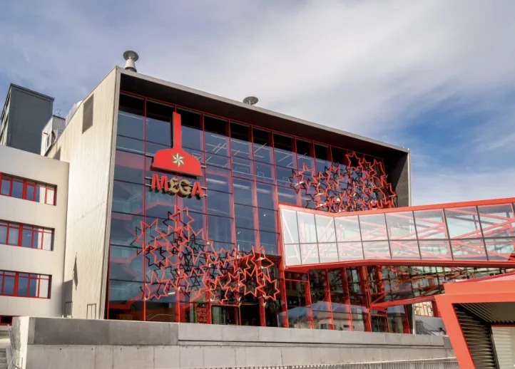 Fachada del edificio de MEGA, Museo Estrella Galicia, en A Coruña”.