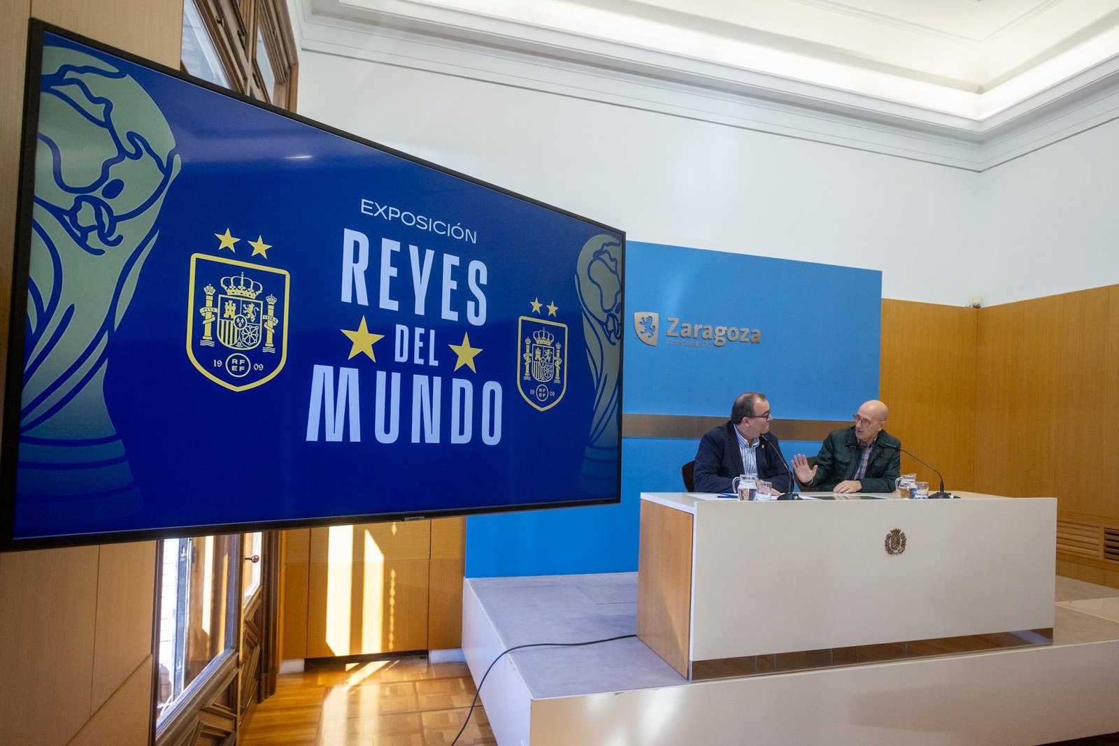 Pantalla de la exposición Reyes del Mundo en el Ayuntamiento de Zaragoza