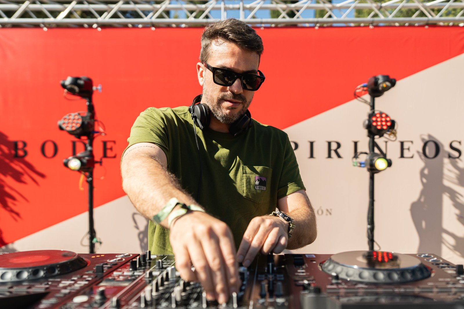 DJ Sweet Drinkz durante La Rematadura de Bodega Pirineos