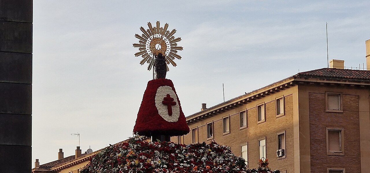 Ofrenda de Flores en la plaza del Pilar de Zaragoza