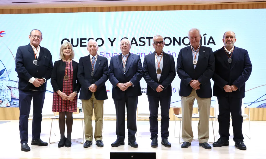 Miembros de la Academia Aragonesa de Gastronomía durante las jornadas dedicadas al queso.