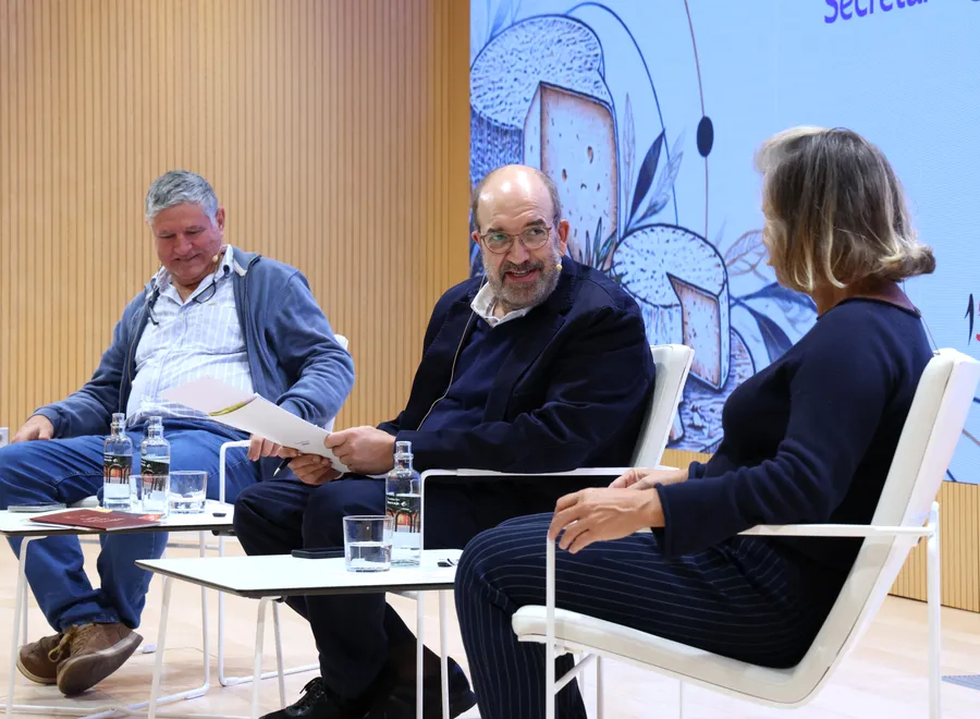 Mesa redonda sobre el oficio quesero durante las jornadas Queso y Gastronomía en Zaragoza.